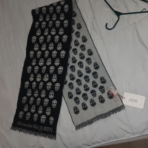 Scarf Alexander McQueen - Picture 1 of 4